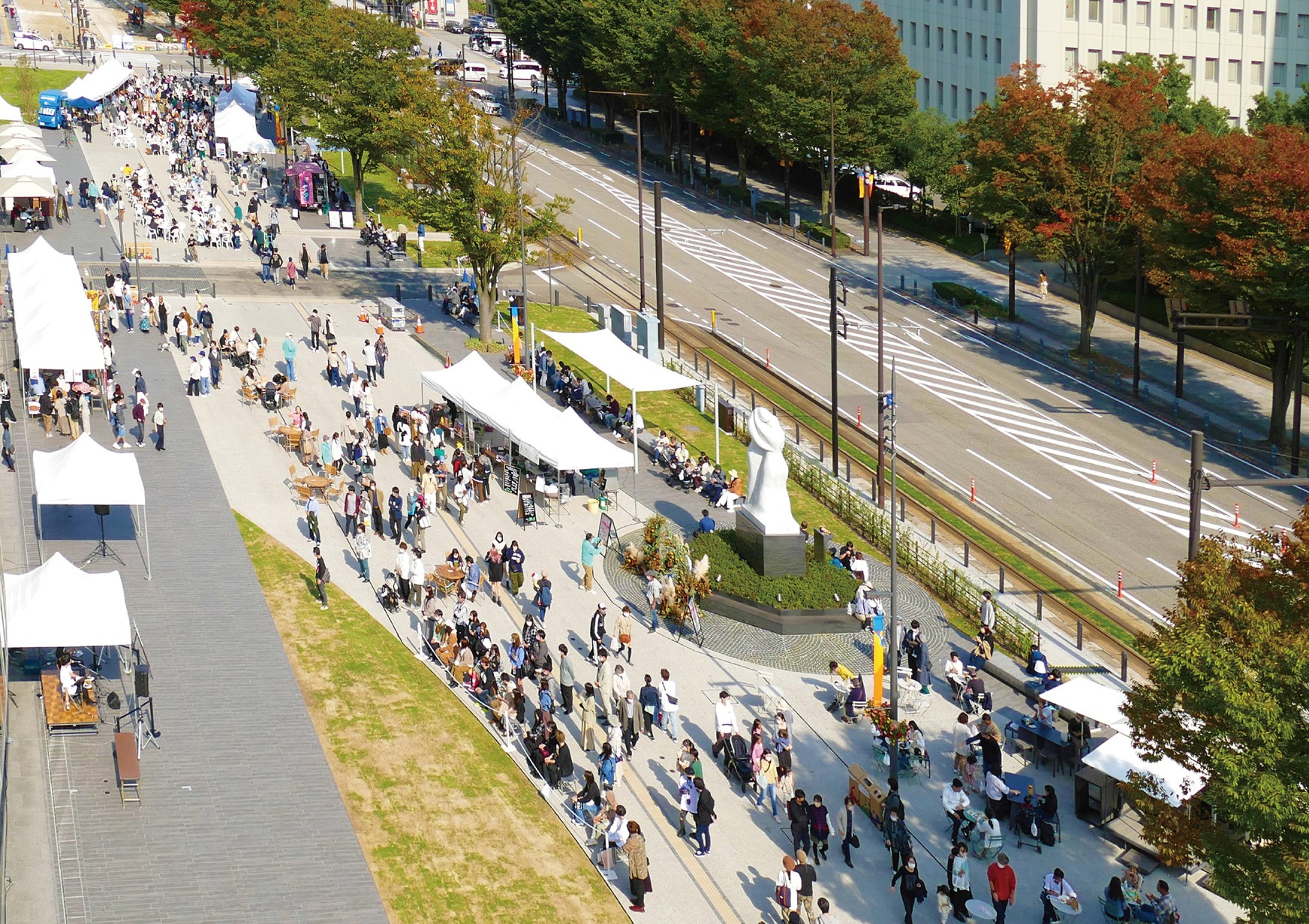 土木学会デザイン賞を受賞したブールバール広場の様子2